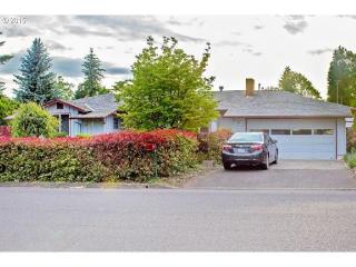 230 Berdine St, Roseburg, OR 97471-2203