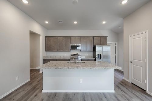 8 Big Lake Cir, Huntsville, TX 77320-1774