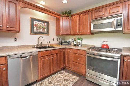 59 Magnolia Way, Paterson NJ  07508-3114 exterior