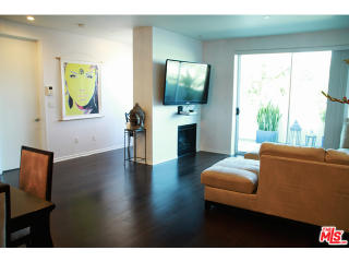 637 Fairfax Ave, Los Angeles CA  90036-3696 exterior