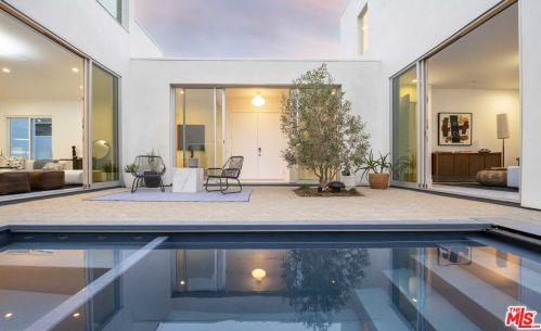 1626 Berkeley St, Santa Monica, CA 90404-4103