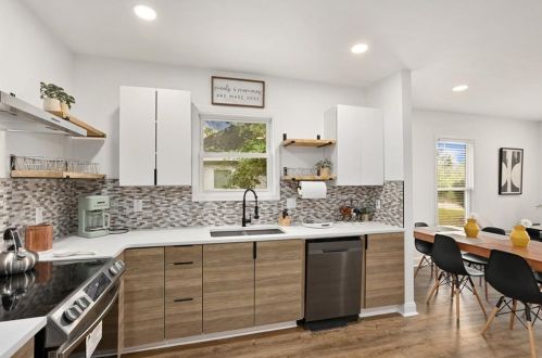 2352 Herring Rd, Atlanta GA  30311-2819 exterior