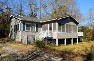 136 Dogwood Dr, Peletier, NC 28584-8081
