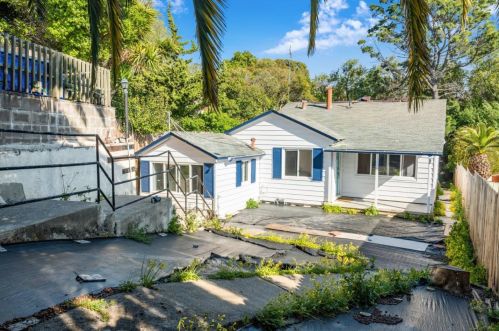 1082 Highland Blvd, Hayward, CA 94542-1042
