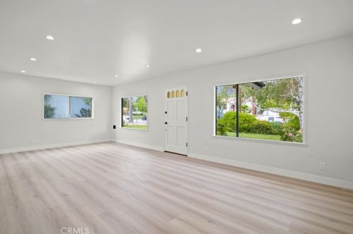 1710 Glenwood Rd, Glendale CA  91201-1812 exterior