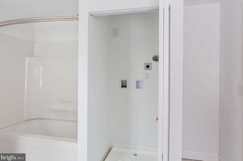 535 Strawberry St, Lancaster PA  17602-4466 exterior