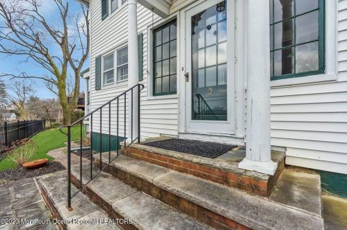 10 7th Ave, Atlantic Highlands, NJ 07716-1304
