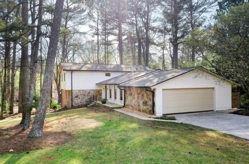 2175 Greencrest Dr, Atlanta GA  30345-2627 exterior