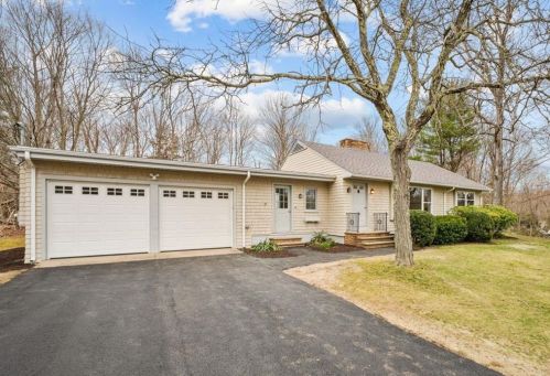15 Highland Rd, Glocester, RI 02859-3233