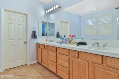 735 Eisenhower Way, Simi Valley CA 93065-8361 exterior