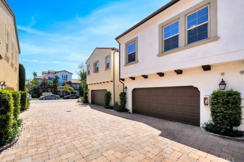 689 Valencia St, Anaheim, CA 92805-4764