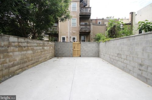 864 19th St, Philadelphia, PA 19130-2022