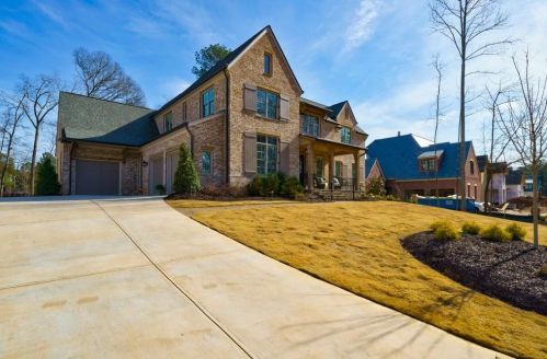 628 Crescent River Pass, Suwanee GA  30024 exterior