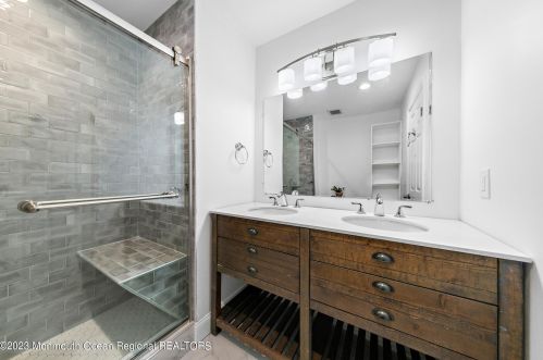 18 Cotswold Cir, Tinton Falls NJ 07712-2650 exterior