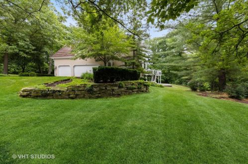 9301 Falling Waters Dr, Willowbrook IL  60527-0718 exterior