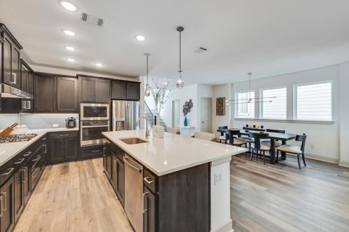 1557 Jackson St, Carrollton TX 75006-6253 exterior