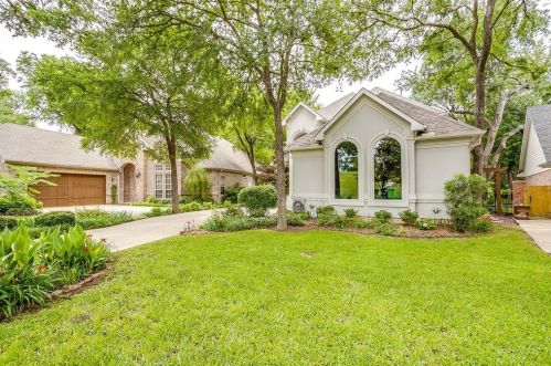 5968 Riverbend Pl, Fort Worth TX  76112-1064 exterior