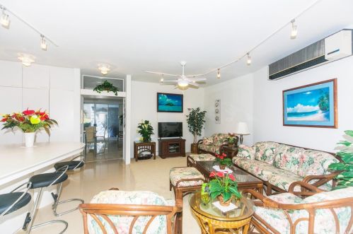 1205 Ikena Cir, Honolulu HI  96821-2561 exterior