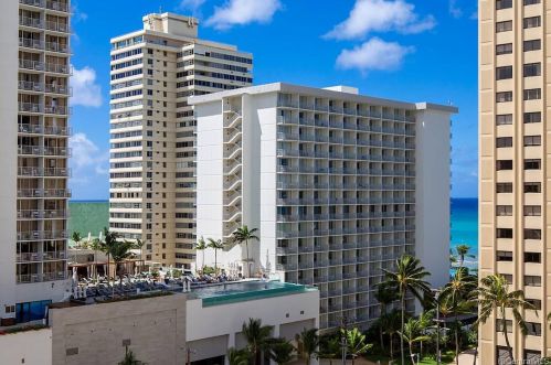 2465 Kuhio Ave, Honolulu HI  96815-4802 exterior