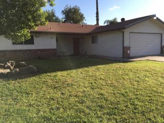 5286 Huntington Ave, Fresno, CA 93727-4025