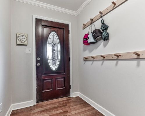 997 Velma Dr, Marietta, GA 30066-5433