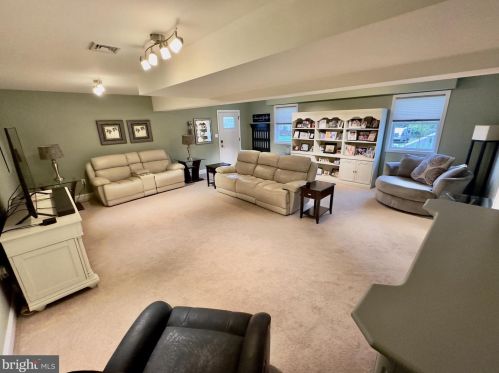 9 Hickory Rd, Carlisle PA 17015-9707 exterior