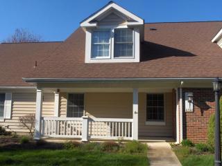 8381 Orchard Knoll Ln, Columbus, OH 43235-3801