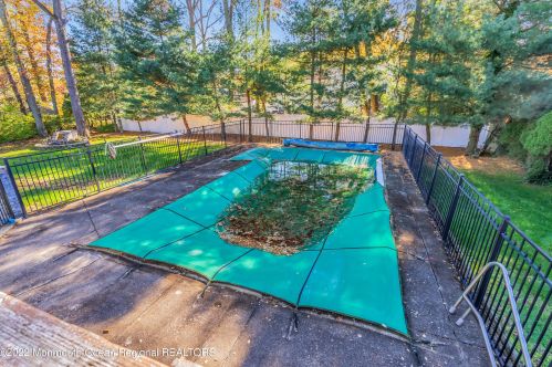 4 Judith Ct, Tinton Falls NJ  07712-4136 exterior