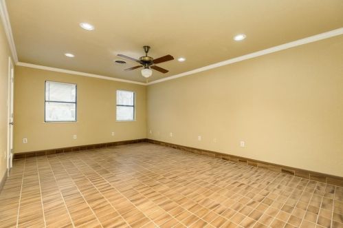 921 Western Ave, Angleton TX 77515-4256 exterior