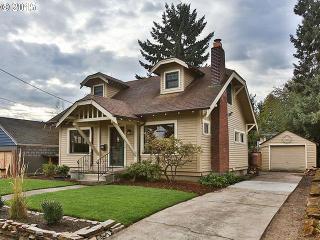 1516 Ogden St, Portland, OR 97202-5819