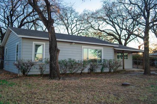 916 Dunaway Ln, Azle, TX 76020-3314
