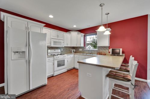 15 Leeds Ct, Lancaster PA  17602-4676 exterior