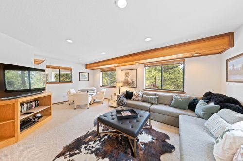 737 Conifer, Truckee CA  96161-3942 exterior