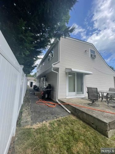 203 Snedeker Pl, Rockleigh, NJ 07647-1713