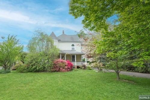 114 Cottage Pl, Ridgewood, NJ 07450-3214