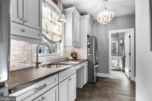 114 Kings Hwy, Tavistock NJ 08033-1981 exterior