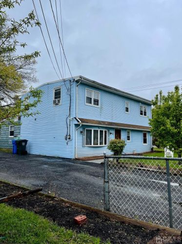 2 Warren St, Iselin, NJ 08830-1136