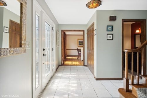 835 Woodbine Ct, Naperville, IL 60540-8217
