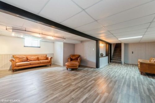 748 50, Valpo IN  46385-8929 exterior