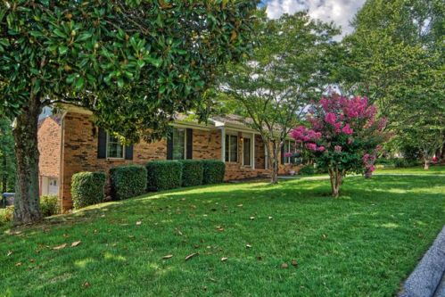2137 Sun Crest Ln, Chattanooga, TN 37421-2435