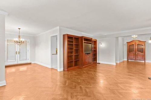 3 Putnam Hl, Greenwich, CT 06830-5718