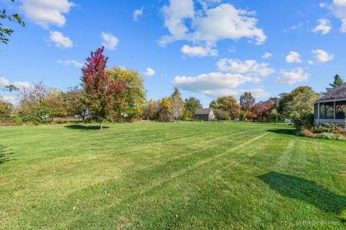 7 Crestview Dr, Oswego IL  60543-9475 exterior