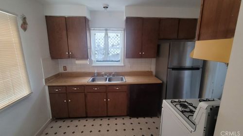 13214 Roselle Ave, Hawthorne CA  90250-6120 exterior