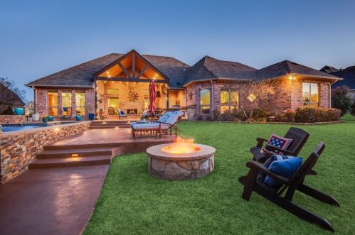 3328 Clubview Dr, Argyle TX 76226-2113 exterior