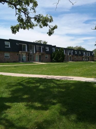 8569 101st Ter, Palos Hills, IL 60465-1339