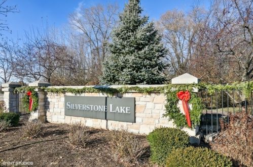 207 Silverstone Dr, Carpentersville, IL 60110-1134
