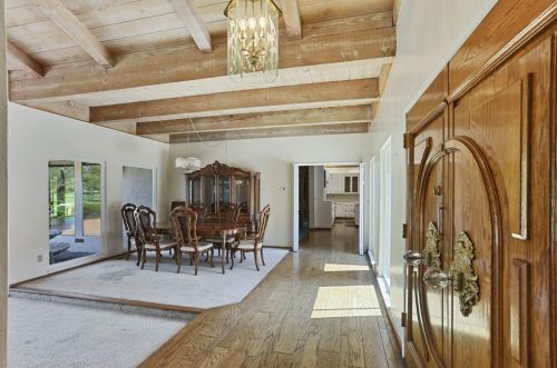 1009 Country Club Dr, Modesto, CA 95356-8856