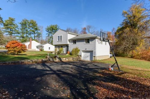 87 Ripton Rd, Huntington, CT 06484-2640