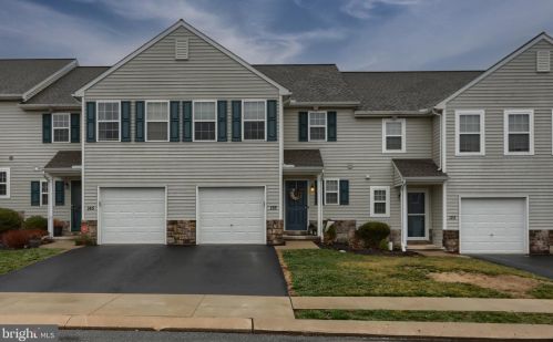 135 Cedar Run Dr, York, PA 17404-9196