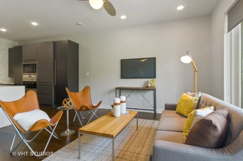 3735 Clifton Ave, Chicago, IL 60613-3811